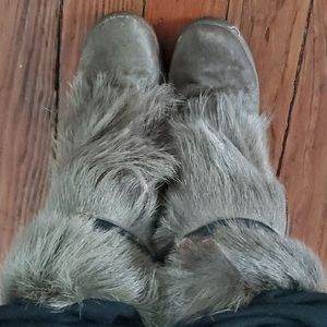 Super cute and warm fur boots